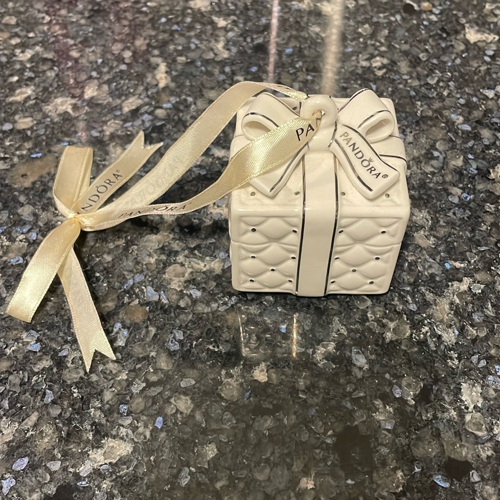 Pandora porcelain christmas ornament - Picture 1 of 5
